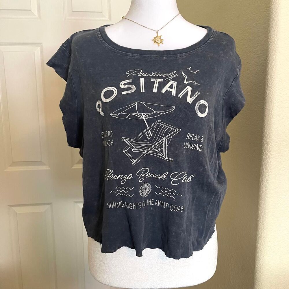 Wild Fable Positano beach tee with white graphic of a beach chair - size XXL
